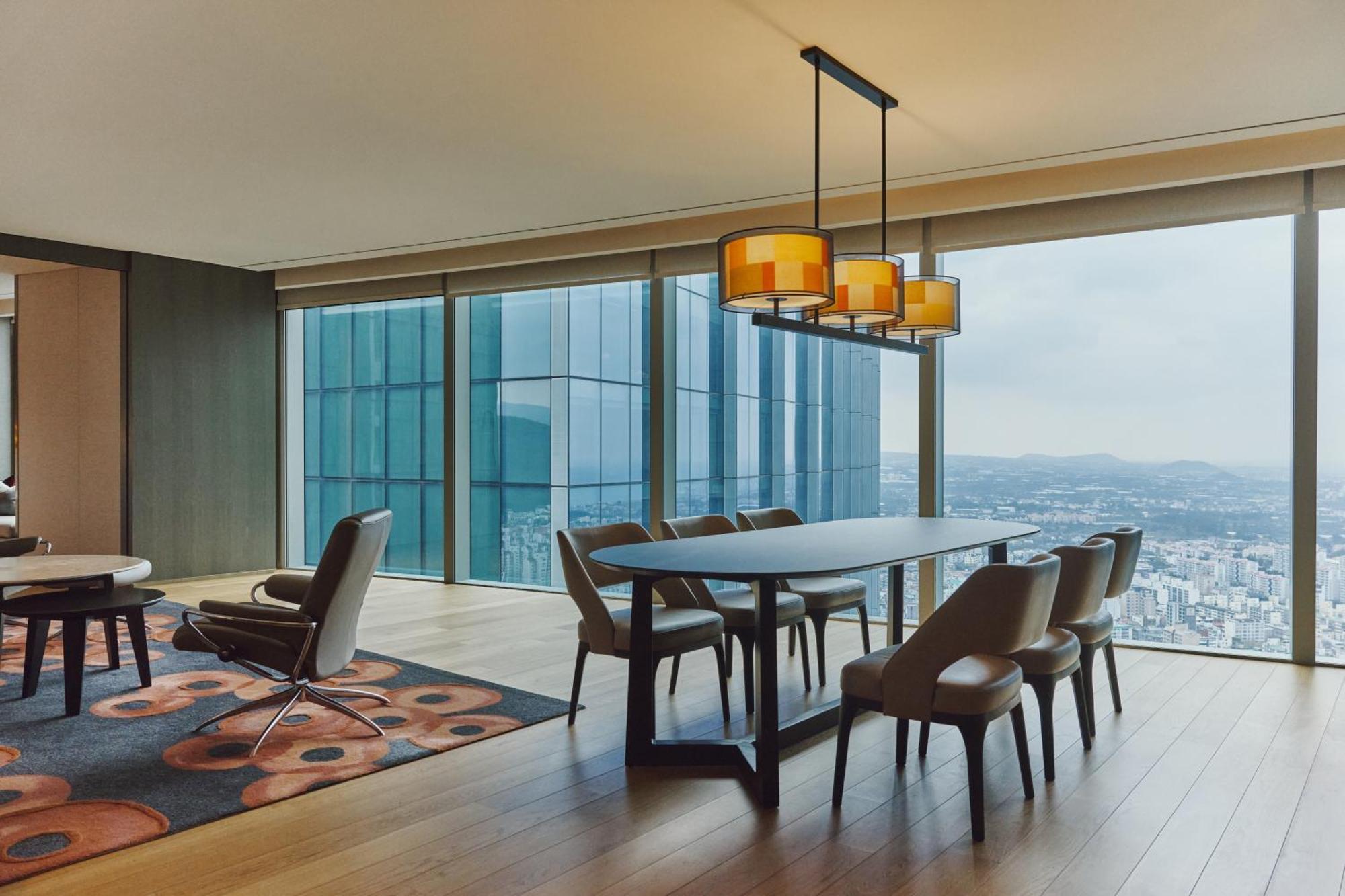 济州君悦酒店 济州市 外观 照片 A suite at the Ritz-Carlton, Osaka